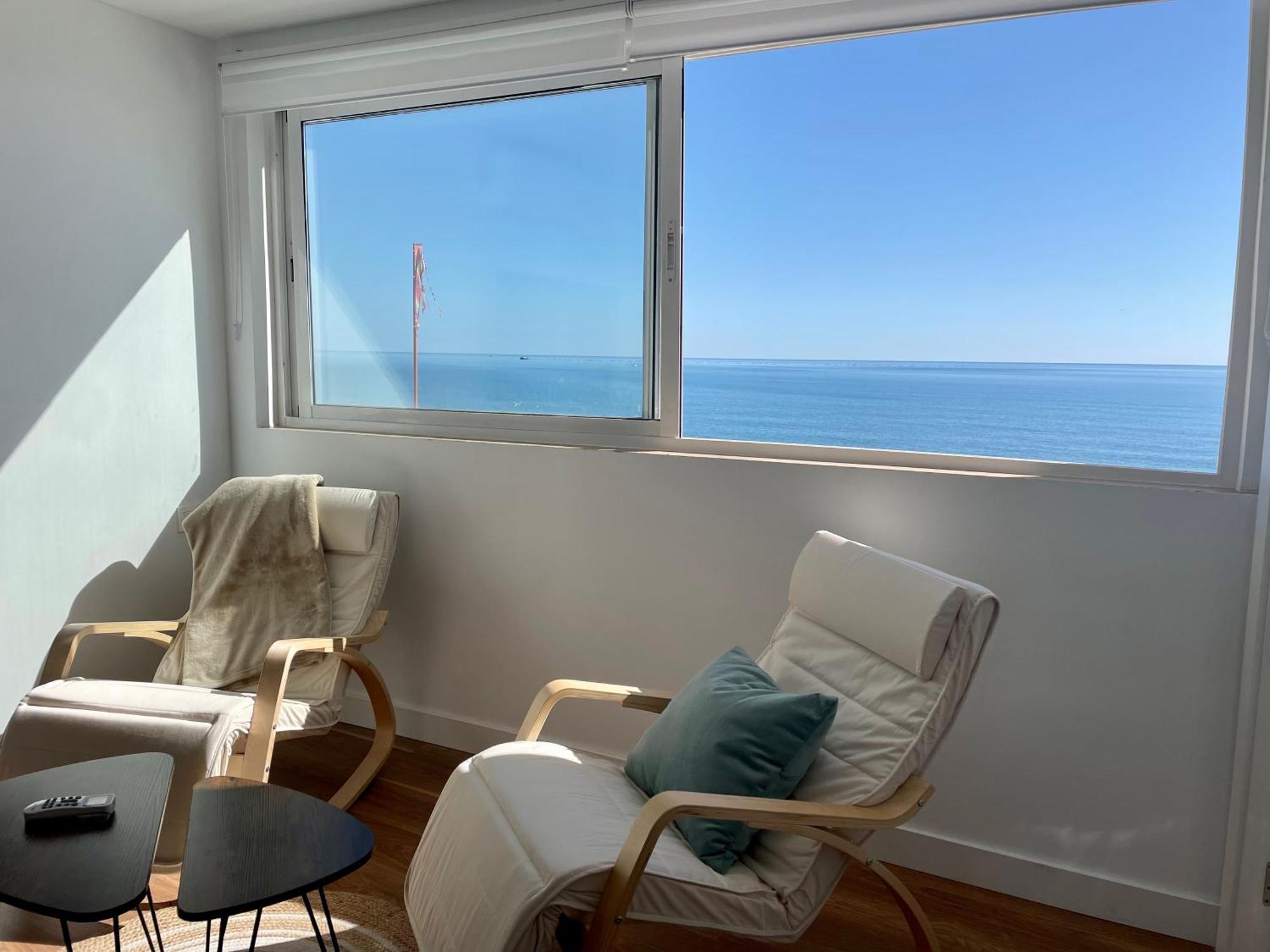 Apartamento Calma Carihuela Beach - 10 Metros De La Playa Торремолинос Экстерьер фото
