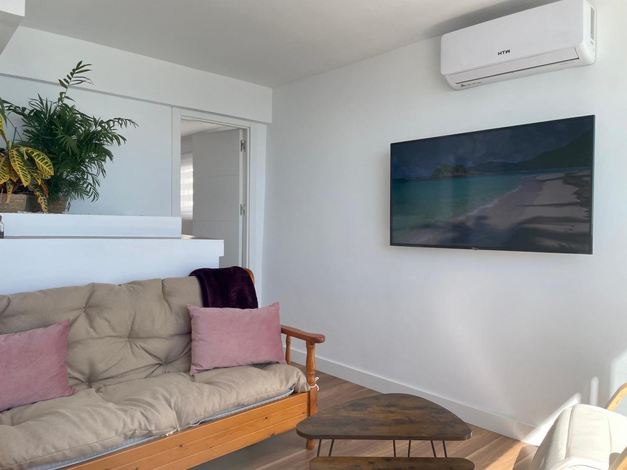 Apartamento Calma Carihuela Beach - 10 Metros De La Playa Торремолинос Экстерьер фото