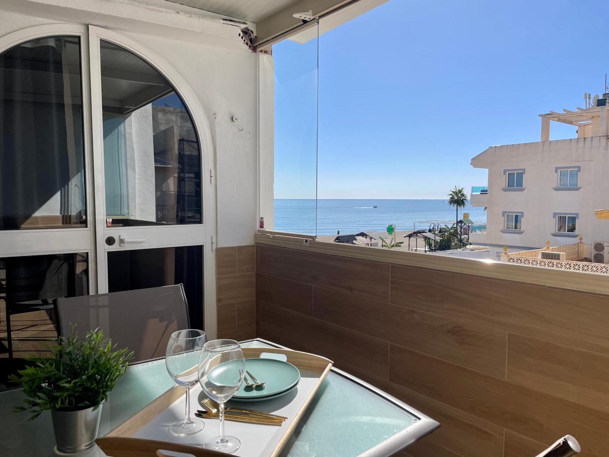 Apartamento Calma Carihuela Beach - 10 Metros De La Playa Торремолинос Экстерьер фото