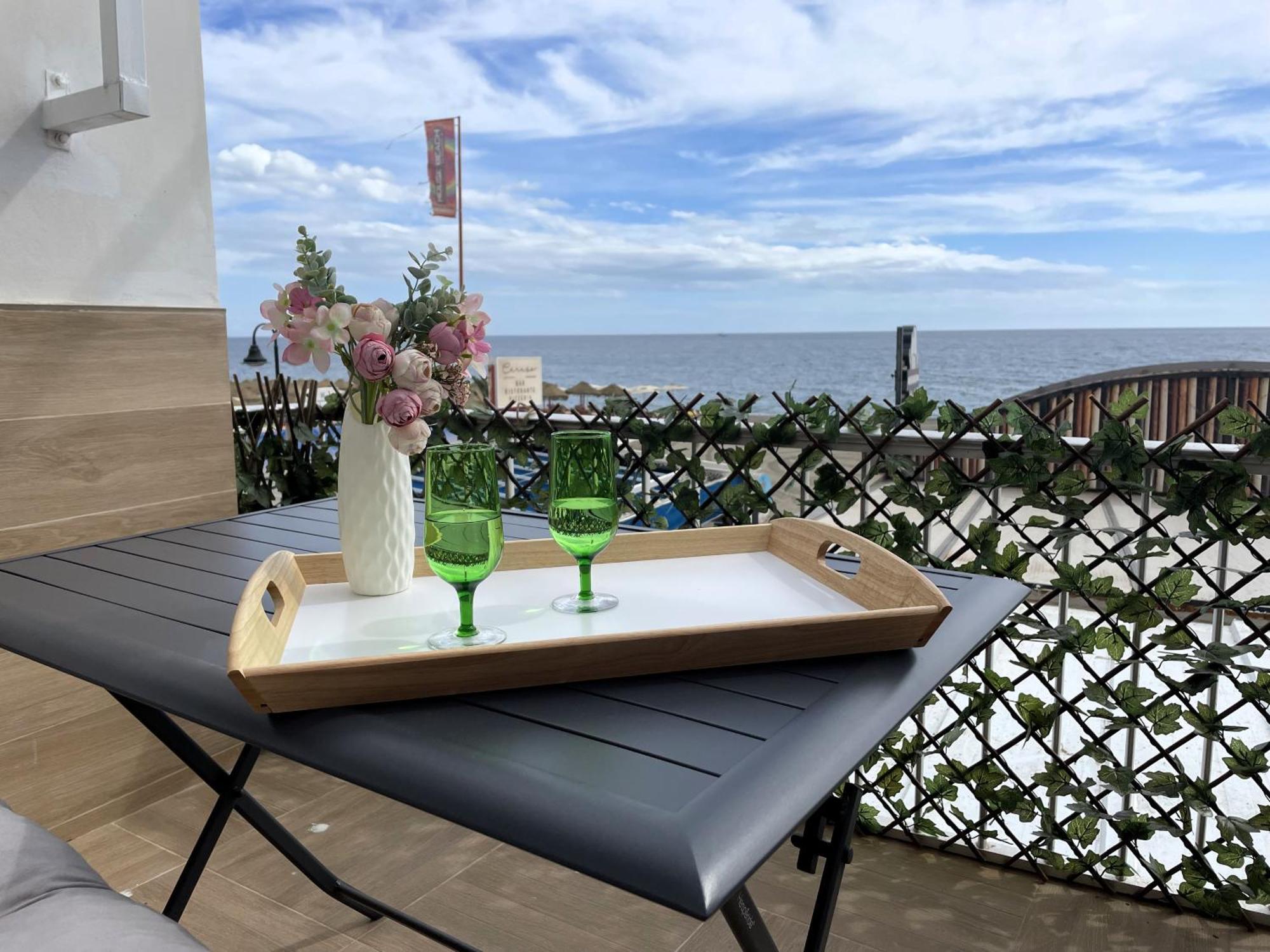 Apartamento Calma Carihuela Beach - 10 Metros De La Playa Торремолинос Экстерьер фото